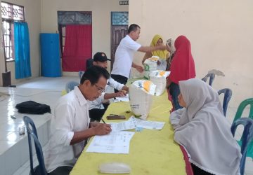 Pemerintah Desa Karang Sari Salurkan Bantuan Pangan CBP Alokasi Agustus 2024 ke 556 KPM