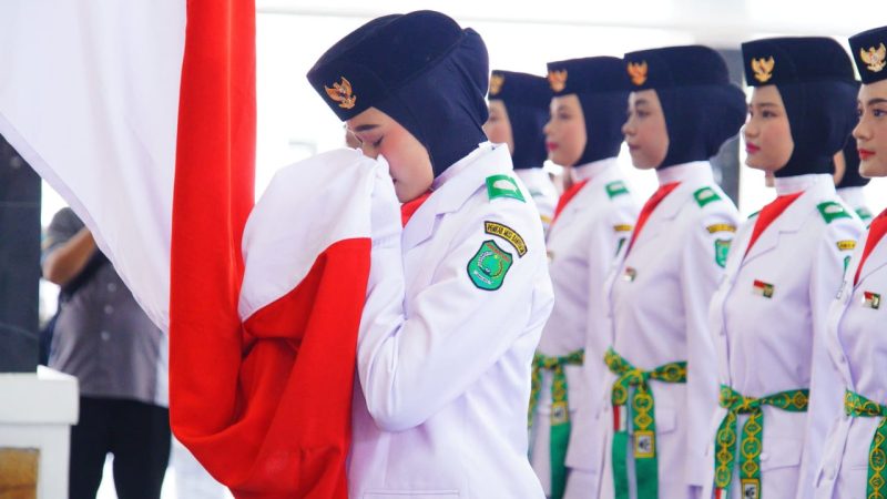 Pj Bupati H Sandi Fahlepi Kukuhkan 75 Anggota Paskibraka Kabupaten Muba Tahun 2024