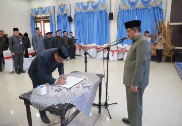 Bupati Tanjabbar Lantik dan Ambil Sumpah Jabatan Pejabat Sekretaris Daerah