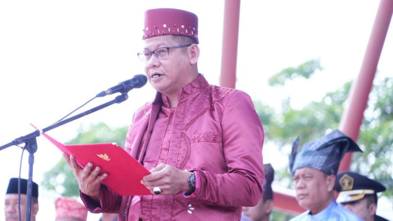 Wakil Ketua DPRD Bengkalis Bacakan Teks Proklamasi di Upacara HUT RI ke-79