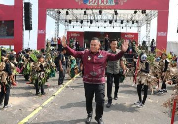 Bupati Lampung Selatan Bersama 1.500 ASN dan Siswa Meriahkan Tari Tupping Massal