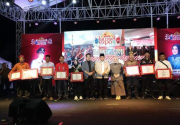 Bupati Lampung Selatan Beri Penghargaan Kepada Desa Berprestasi