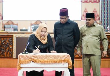 Bupati Bengkalis bersama Wakil Ketua DPRD Tandatangani Nota Kesepakatan bersama KUA – PPAS TA 2025