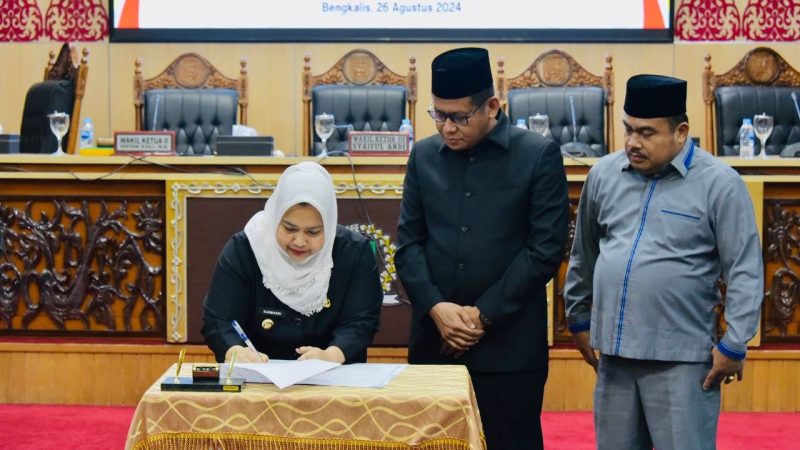4.7 T Total P-APBD Kabupaten Bengkalis TA.2024, Bupati Kasmarni Sampaikan Ucapan Terima Kasih dan Apresiasi Kepada DPRD