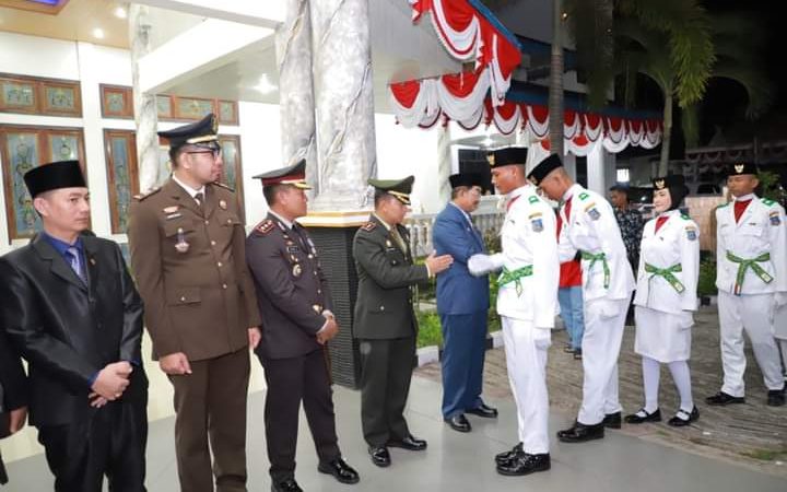 Bupati Anwar Sadat Resmi kukuhkan 35 Anggota Paskibraka Tanjab Barat
