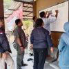 PPS Desa Gandri Lakukan Pemasangan DPS Pilkada 2024 di Papan Informasi Kantor Desa