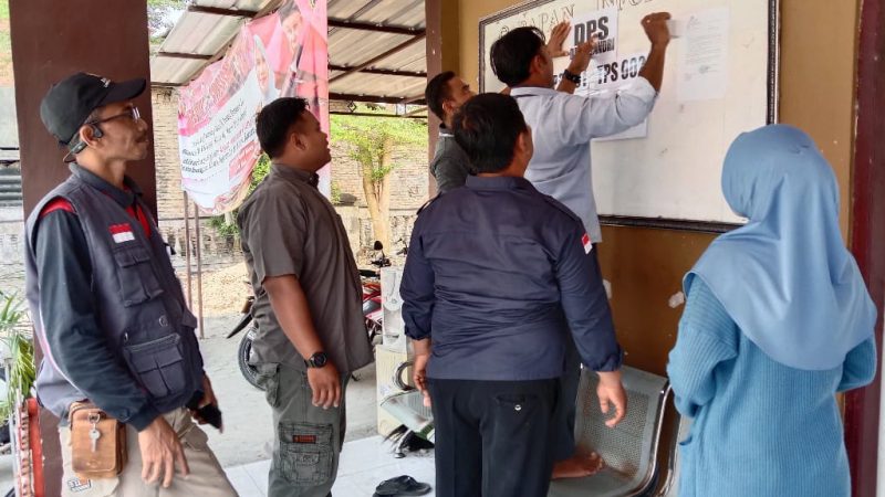 PPS Desa Gandri Lakukan Pemasangan DPS Pilkada 2024 di Papan Informasi Kantor Desa