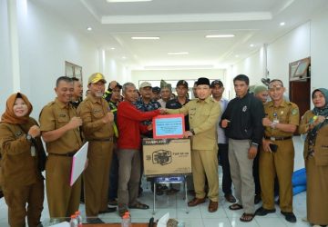 Dukung Program Ketahanan Pangan Nasiona Husni Merza Serahkan 75 Unit Pompa Air ke Petani