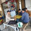 Kapolsek Kempas Himbau Pilkada Damai 2024, Bhabinkamtibmas Sampaikan Pesan Langsung ke Warga