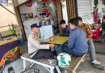 Kapolsek Kempas Himbau Pilkada Damai 2024, Bhabinkamtibmas Sampaikan Pesan Langsung ke Warga