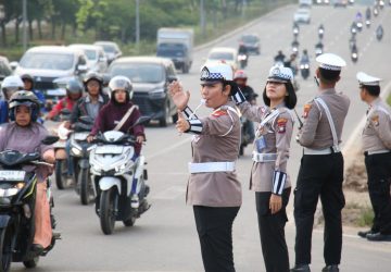 Peringati Hari Jadi Polwan ke-76, Polwan Polresta Barelang Gelar Gatur Lalu Lintas dan Patroli Dialogis