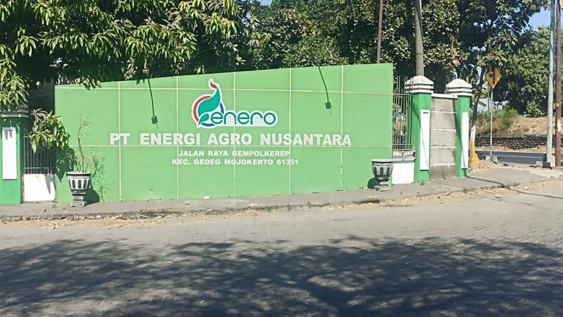 Tumpahan Limbah PT.ENERO Diduga Sebabkan Serangkaian Kecelakaan di Mojokerto, Pensiunan TNI Alami Cidera Parah