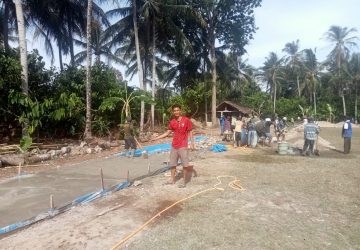 Kades Rawi Waqafkan Tanah Orang Tua untuk Pembangunan Jalan Rabat Beton di Desa