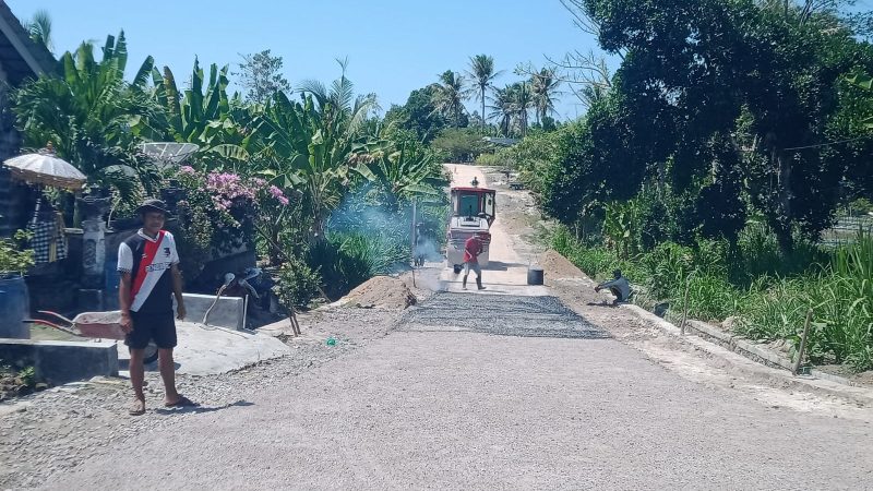 Progres Pembangunan Jalan Lapen Desa Sumber Nadi Hampir Rampung, Diharapkan Tingkatkan Perekonomian Warga
