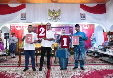 Cabut Undian Paslon Bupati dan Wabup, KBS Nomor Urut 1 dan SANDI Nomor Urut 2