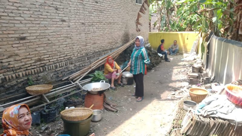 Luar Biasa! Semangat Para Ibu PKK Desa Taman Sari Dalam Menyiapkan Makan Siang Peserta Musrenbangdes