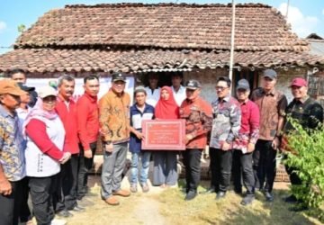 Kolaborasi dengan Bandara Radin Inten II, Pemkab Lamsel Bedah Dua Rumah Warga Natar
