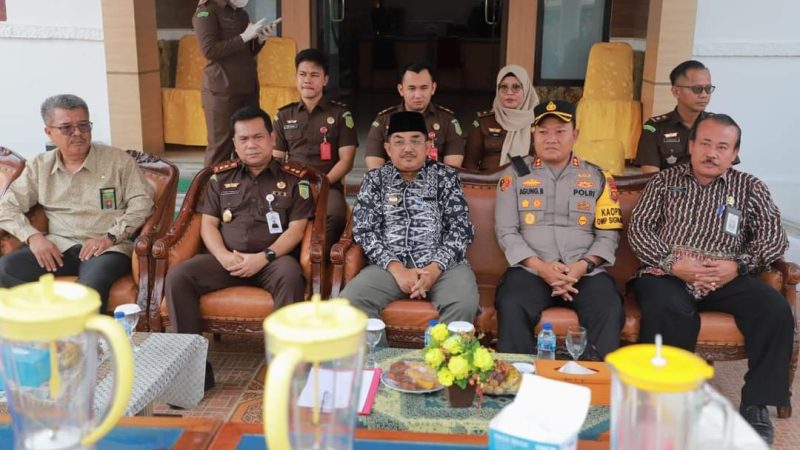 Bupati Saksikan Pemusnahan Barang Bukti dari 73 Perkara Pidana di Kejari Tanjabbar