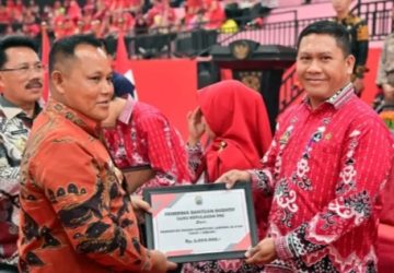 4.995 Guru Honor Full Senyum, Terima Insentif dari Bupati Lamsel