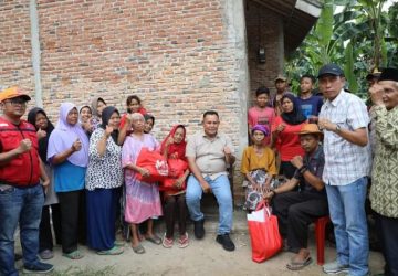 Senyum Bahagia Mbah Paikem, Dapat Bantuan Bedah Rumah dari Bupati Lampung Selatan