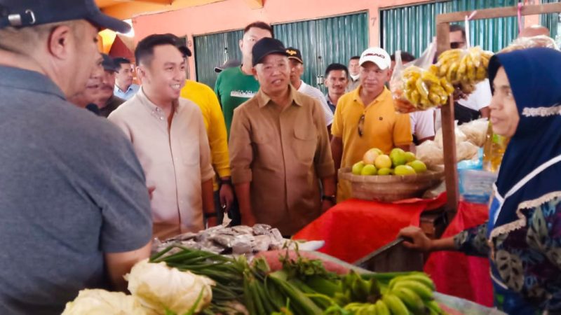 Blusukan Fikar-Asma Disambut Antusias Pedagang Pasar tanjung Bajure
