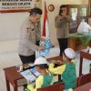 Kapolres Muba Membagikan Makanan Siang Bergizi Gratis ke Pelajar di SD