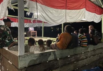 Keseruan Anak-Anak Papua Diajak Nonton Bareng bersama Satgas Pamtas Yonif 141/AYJP