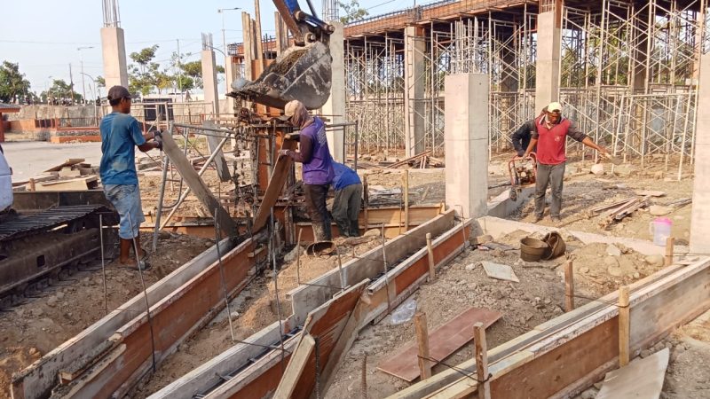 Proyek TBM Tahap II Disporapar Mojokerto Kota Diduga Abai Terhadap Keselamatan Kerja