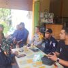 Kapolsek Kempas Ngopi Bareng dengan PPS, Himbau Jaga Netralitas dalam Pilkada 2024