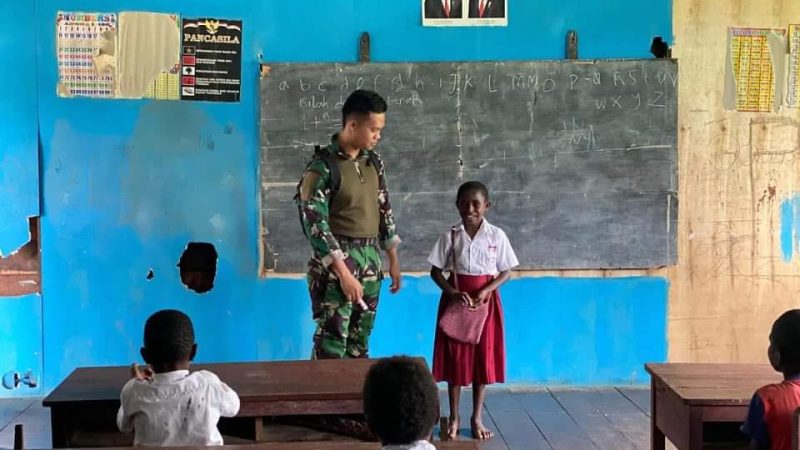 Satgas Pamtas Yonif 141/AYJP Dukung Pendidikan Untuk Masa Depan Generasi Muda di Papua