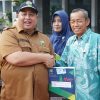 Sekda Serahkan SK Pensiunan Pegawai dan Bantuan Purna Bakti Korpri