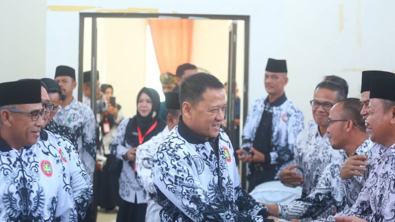 Pj. Bupati Kampar Hadiri Peringatan Hari Guru dan HUT PGRI ke-79 di Bangkinang
