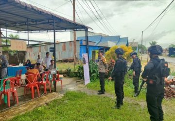 Kapolsek Kempas dan Personil BKO Brimob Gelar Patroli Bersama Pantau Penghitungan Suara di Sejumlah TPS