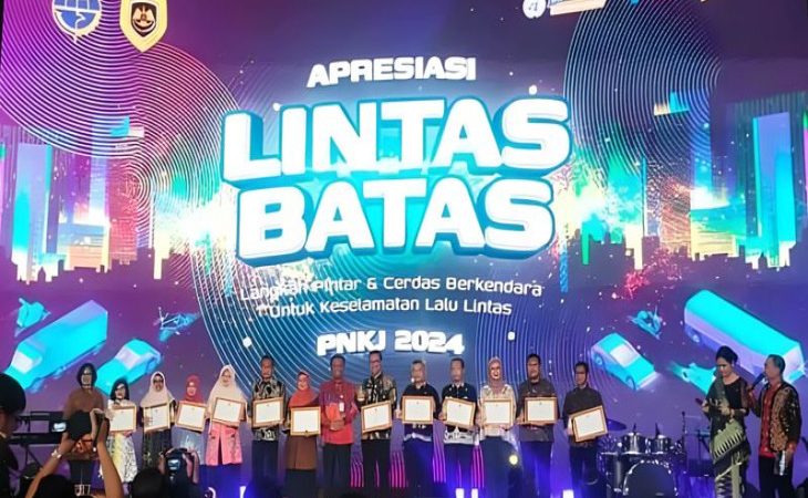 Kabupaten Kampar Menerima Penghargaan Apresiasi Insan Keselamatan Jalan Dari Menteri Perhubungan