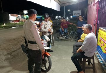 Petugas Patroli Polsek Kempas Himbau Warga Jangan Mudah Terprovokasi Pasca Pilkada 2024