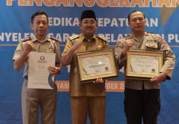 Anwar Sadat Bawa Pemkab Tanjab Barat Raih Penghargaan bergengsi dari Ombudsman RI