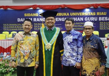 Pj Bupati Kampar Berikan Ucapan Selamat kepada 13 Guru Besar UNRI