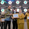 Bupati Kasmarni Terima 2 Penghargaan Kepatuhan Pelayanan Publik Tahun 2024 dari Ombudsman RI