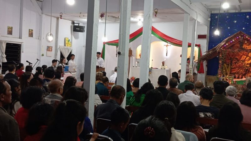 Gereja Katolik ST Paulus Kota Sungai Penuh Bersama Ratusan Jemaah Gelar Ibadah Misa Malam Natal Tahun 2024