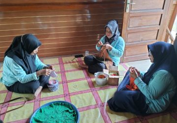 Cerita Usaha Kerajinan Rajut Binaan Bukit Asam, dari Hobi Jadi Cuan