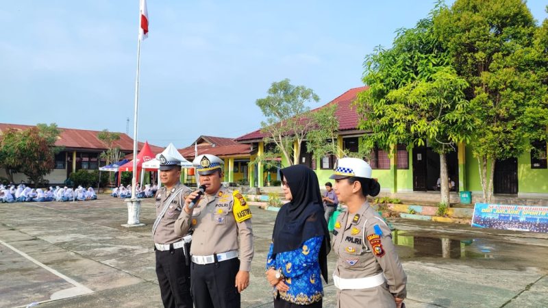 Sempena Operasi Keselamatan, Kasat Lantas Polres Inhu Jadi Irup di SMKN I Rengat