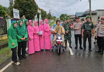 TNI-Polri Gelar Kegiatan Ramadhan Berkah Bagikan Takjil di Wilayah Hukum Polsek Semendo