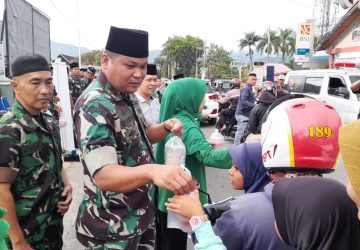Kodim 0417/Kerinci Gelar Kegiatan Ramadhan Berkah Bagikan Takjil Ke Masyarakat