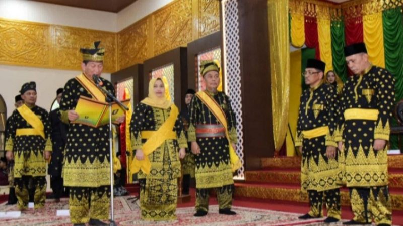 Ketua MKA dan DPH LAMR Bengkalis Dikukuhkan, Bupati Kasmarni Ucapkan Selamat