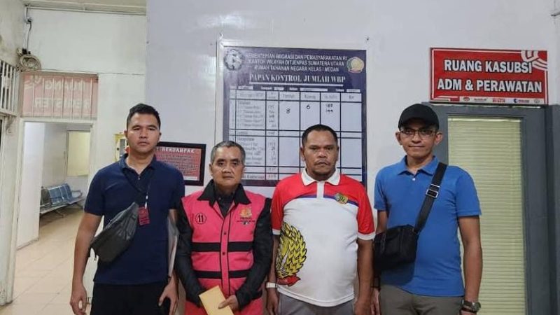 Dipimpin Hironimus Tafonao, DPO 𝗧ersangka Korupsi di Dinas PUPR Nisel Berhasil Ditangkap