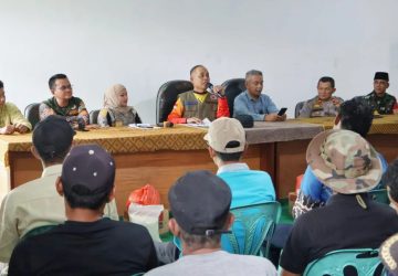 Bupati Inhil Turun Langsung Beri Bantuan Kepada Korban Banjir Di Kecamatan Kempas Inhil