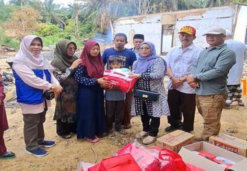 Cepat Tanggap, Wakil Bupati Kampar Temui Warga yang Tertimpa Bencana Kebakaran
