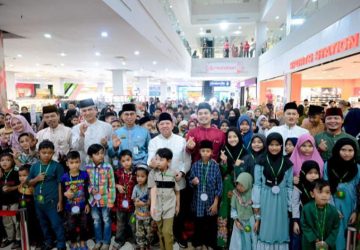 Bersama Bupati Bengkalis, 300 Anak Yatim Gembira Belanja Baju Raya