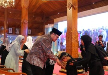 Antusias Warga Kediri Hingga Ojol Ikuti Halal Bihalal Bareng Mas Dhito dengan tema ‘Nglencer ning pendopo’