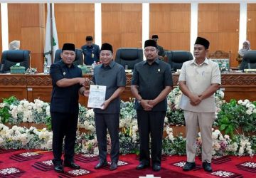 Wakil Bupati Siak Sampaikan LKPJ Kepala Daerah 2025 di Paripurna